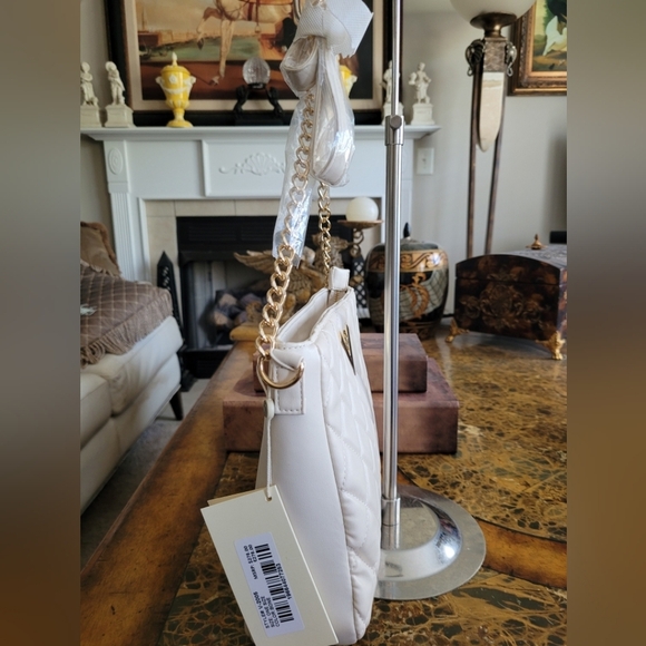 MARIO VALENTINO White Quilted Shoulder Bag with Gold Chain - Picture 4 of 9